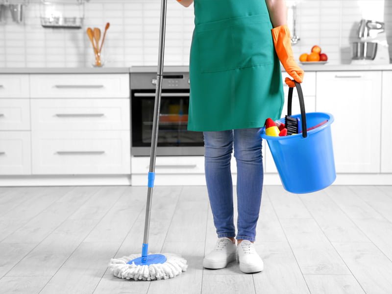 What are the benefits of hiring a professional office cleaning services?